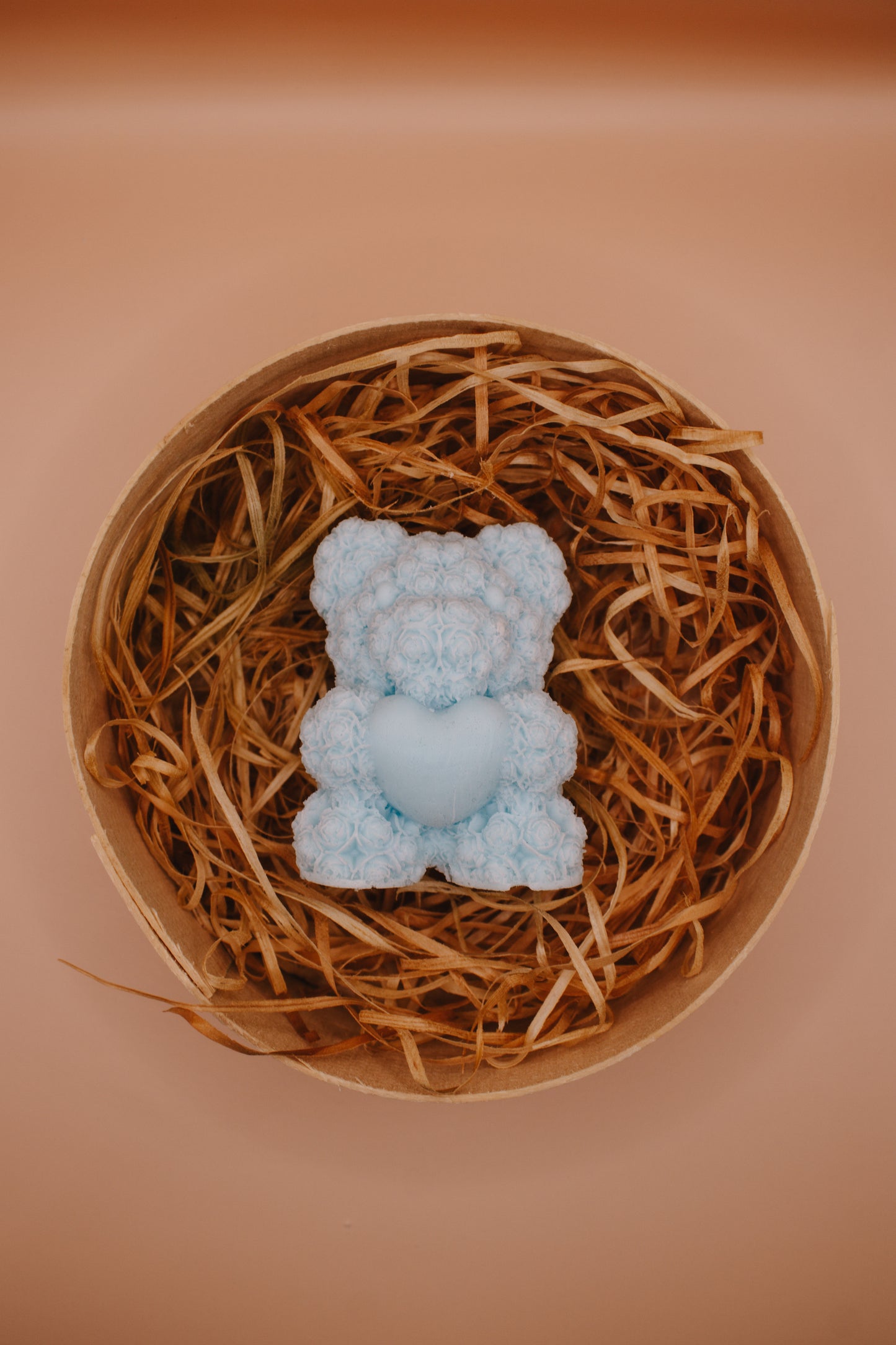 Handgemachte Seifenfigur – Teddybär mit Herz
